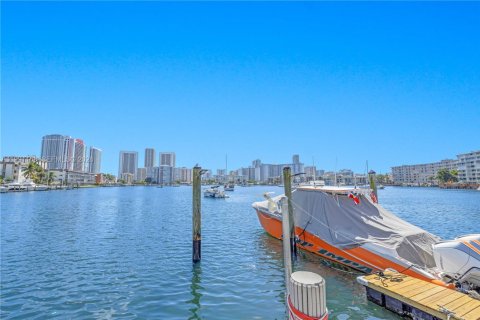 Copropriété à louer à Hallandale Beach, Floride: 2 chambres, 117.06 m2 № 2067153 - photo 22