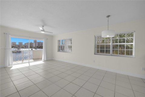 Condo à Hallandale Beach, Floride, 2 chambres  № 2067153