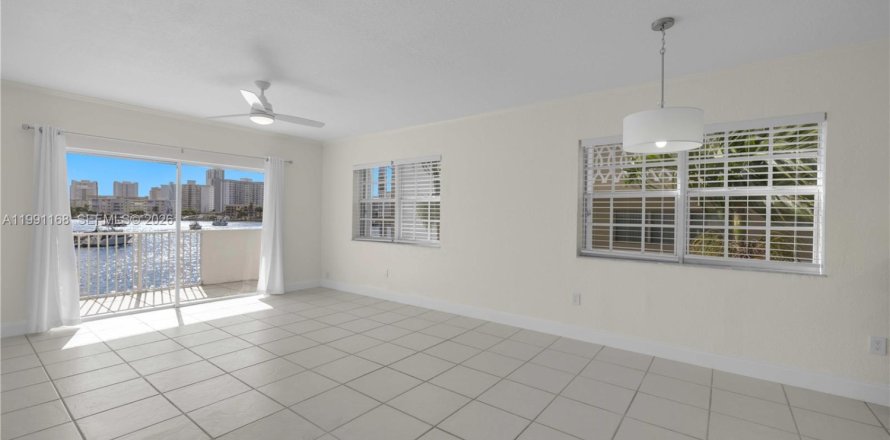 Condo à Hallandale Beach, Floride, 2 chambres  № 2067153