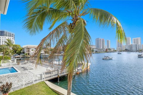 Copropriété à louer à Hallandale Beach, Floride: 2 chambres, 117.06 m2 № 2067153 - photo 23