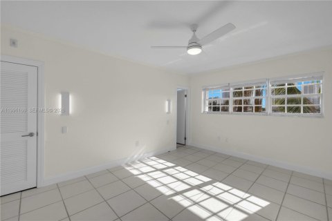 Copropriété à louer à Hallandale Beach, Floride: 2 chambres, 117.06 m2 № 2067153 - photo 16