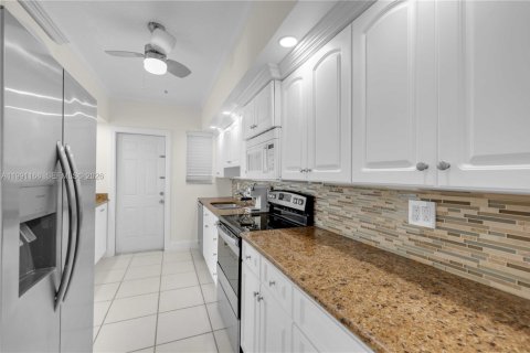 Copropriété à louer à Hallandale Beach, Floride: 2 chambres, 117.06 m2 № 2067153 - photo 6