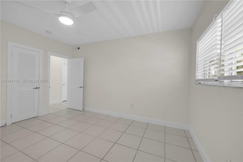 Copropriété à louer à Hallandale Beach, Floride: 2 chambres, 117.06 m2 № 2067153 - photo 10