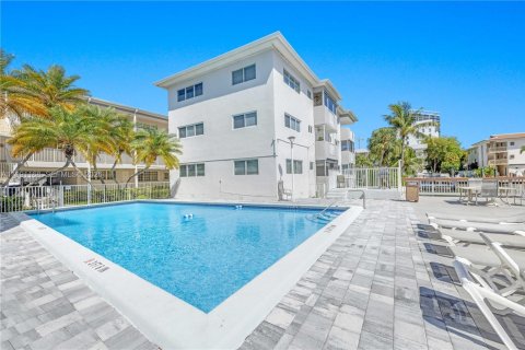 Copropriété à louer à Hallandale Beach, Floride: 2 chambres, 117.06 m2 № 2067153 - photo 24