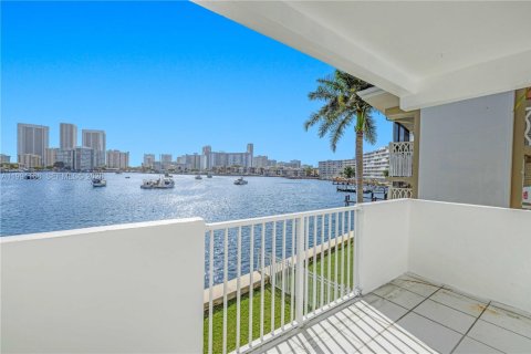 Copropriété à louer à Hallandale Beach, Floride: 2 chambres, 117.06 m2 № 2067153 - photo 21