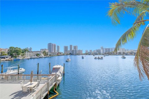 Copropriété à louer à Hallandale Beach, Floride: 2 chambres, 117.06 m2 № 2067153 - photo 30