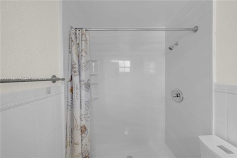 Copropriété à louer à Hallandale Beach, Floride: 2 chambres, 117.06 m2 № 2067153 - photo 18