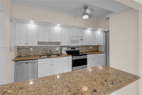 Copropriété à louer à Hallandale Beach, Floride: 2 chambres, 117.06 m2 № 2067153 - photo 5