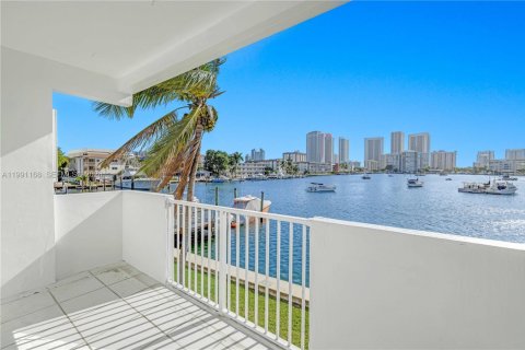 Copropriété à louer à Hallandale Beach, Floride: 2 chambres, 117.06 m2 № 2067153 - photo 20