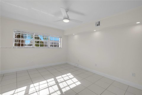 Copropriété à louer à Hallandale Beach, Floride: 2 chambres, 117.06 m2 № 2067153 - photo 11