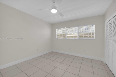 Copropriété à louer à Hallandale Beach, Floride: 2 chambres, 117.06 m2 № 2067153 - photo 15
