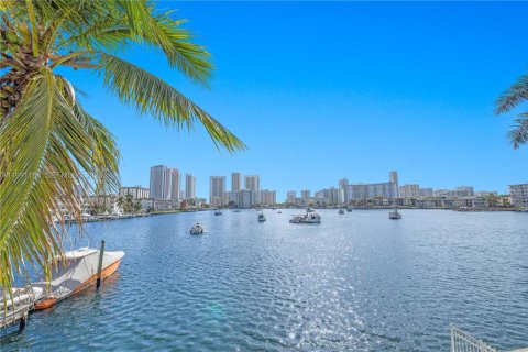 Copropriété à louer à Hallandale Beach, Floride: 2 chambres, 117.06 m2 № 2067153 - photo 28