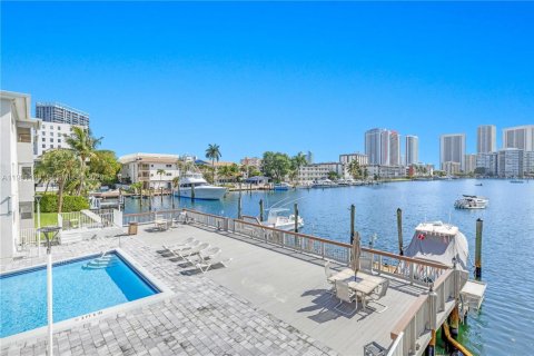 Copropriété à louer à Hallandale Beach, Floride: 2 chambres, 117.06 m2 № 2067153 - photo 27