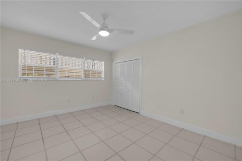 Copropriété à louer à Hallandale Beach, Floride: 2 chambres, 117.06 m2 № 2067153 - photo 13