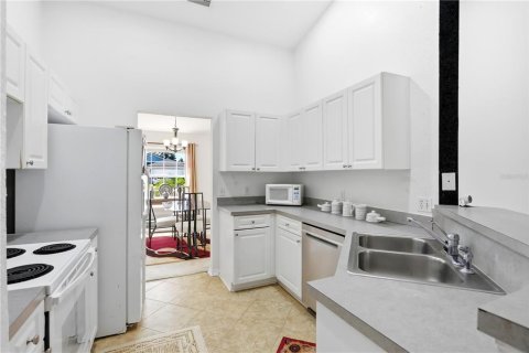Купить виллу или дом в Киссимми, Флорида 12 комнат, 146.6м2, № 2349937 - фото 15