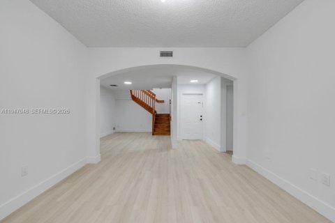 Casa en venta en Miami, Florida, 3 dormitorios, 166.3 m2 № 2003838 - foto 13
