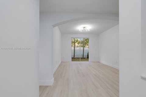 Casa en venta en Miami, Florida, 3 dormitorios, 166.3 m2 № 2003838 - foto 14