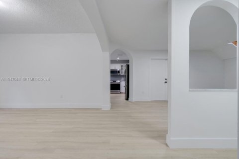 Casa en venta en Miami, Florida, 3 dormitorios, 166.3 m2 № 2003838 - foto 7