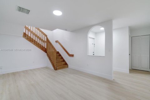 Casa en venta en Miami, Florida, 3 dormitorios, 166.3 m2 № 2003838 - foto 9