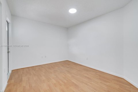 Casa en venta en Miami, Florida, 3 dormitorios, 166.3 m2 № 2003838 - foto 25