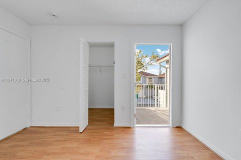 Casa en venta en Miami, Florida, 3 dormitorios, 166.3 m2 № 2003838 - foto 27