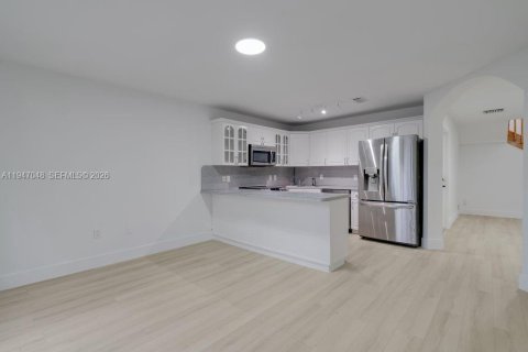 Casa en venta en Miami, Florida, 3 dormitorios, 166.3 m2 № 2003838 - foto 18