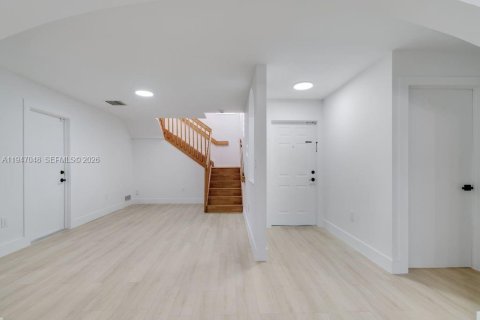 Casa en venta en Miami, Florida, 3 dormitorios, 166.3 m2 № 2003838 - foto 5