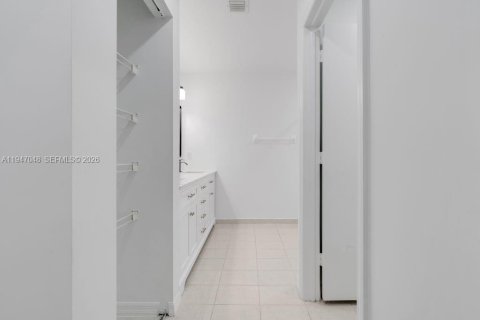 Casa en venta en Miami, Florida, 3 dormitorios, 166.3 m2 № 2003838 - foto 19