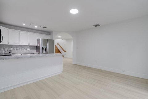 Casa en venta en Miami, Florida, 3 dormitorios, 166.3 m2 № 2003838 - foto 17