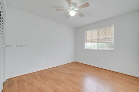 Casa en venta en Miami, Florida, 3 dormitorios, 166.3 m2 № 2003838 - foto 24