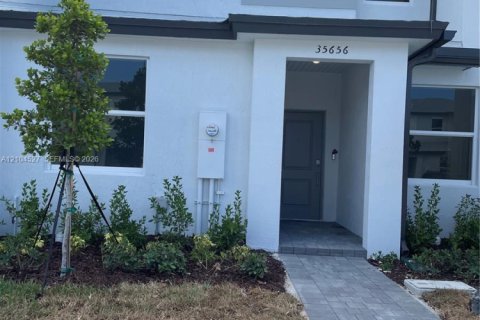 Touwnhouse à louer à Homestead, Floride: 3 chambres, 120.77 m2 № 2414749 - photo 2