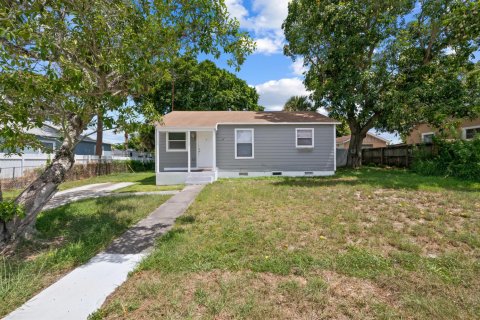 House in West Palm Beach, Florida 3 bedrooms, 80.27 sq.m. № 2249164