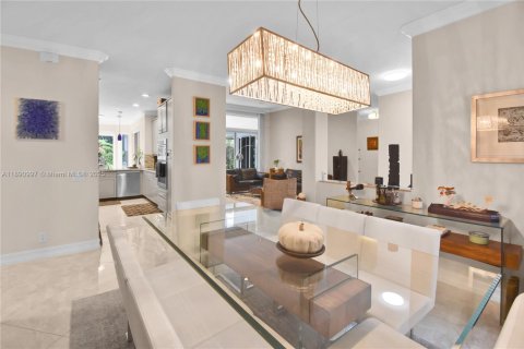 Купить виллу или дом в Уэстон, Флорида 5 спален, 272.67м2, № 1945737 - фото 13