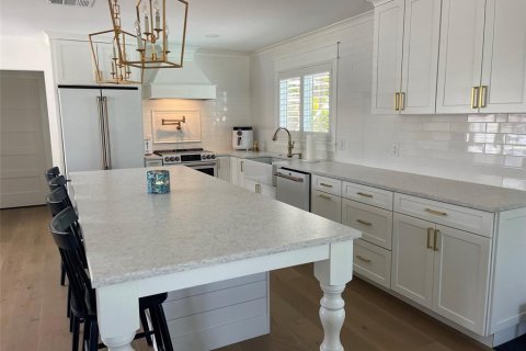 House in Sarasota, Florida 3 bedrooms, 208.75 sq.m. № 1893854 - photo 4