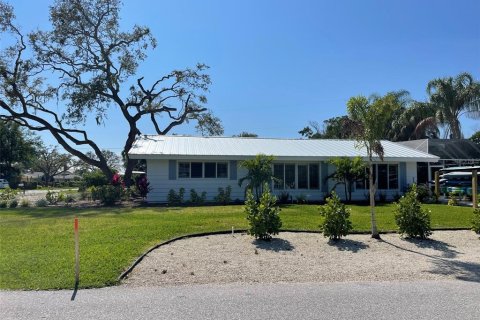 House in Sarasota, Florida 3 bedrooms, 208.75 sq.m. № 1893854 - photo 16
