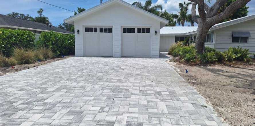 House in Sarasota, Florida 3 bedrooms, 208.75 sq.m. № 1893854