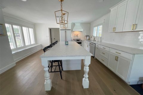 House in Sarasota, Florida 3 bedrooms, 208.75 sq.m. № 1893854 - photo 5