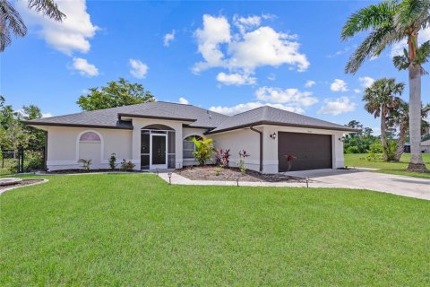 House in Punta Gorda, Florida 3 bedrooms, 158.77 sq.m. № 1691023 - photo 1