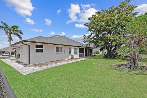 House in Punta Gorda, Florida 3 bedrooms, 158.77 sq.m. № 1691023 - photo 29