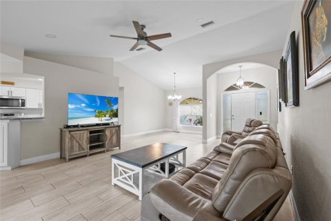 House in Punta Gorda, Florida 3 bedrooms, 158.77 sq.m. № 1691023 - photo 7