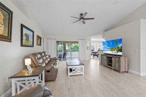 House in Punta Gorda, Florida 3 bedrooms, 158.77 sq.m. № 1691023 - photo 5