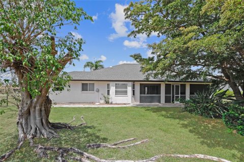 House in Punta Gorda, Florida 3 bedrooms, 158.77 sq.m. № 1691023 - photo 28