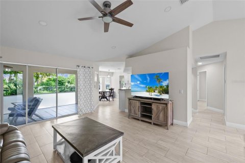 House in Punta Gorda, Florida 3 bedrooms, 158.77 sq.m. № 1691023 - photo 21
