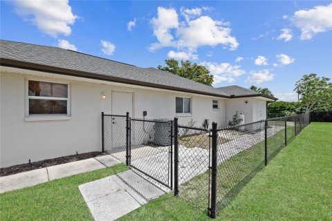 House in Punta Gorda, Florida 3 bedrooms, 158.77 sq.m. № 1691023 - photo 30