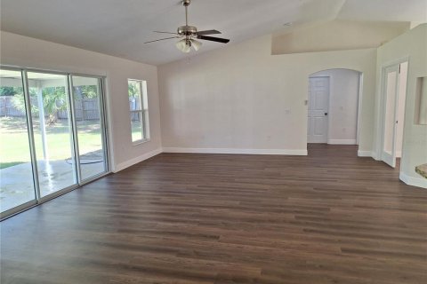 House in Weeki Wachee, Florida 3 bedrooms, 176.42 sq.m. № 1846671 - photo 15