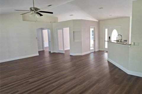 House in Weeki Wachee, Florida 3 bedrooms, 176.42 sq.m. № 1846671 - photo 14