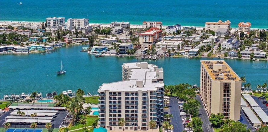 Condominio en Clearwater, Florida, 3 dormitorios  № 2155789