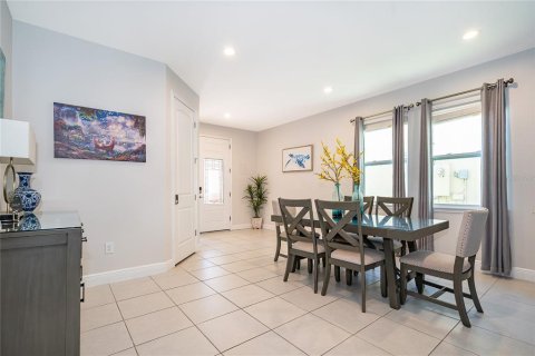 House in Kissimmee, Florida 5 bedrooms, 239.59 sq.m. № 2097468 - photo 7