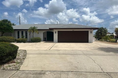 House in Belleair Beach, Florida 3 bedrooms, 214.6 sq.m. № 1749364 - photo 2