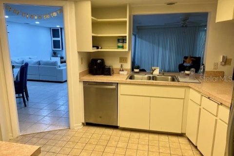 House in Belleair Beach, Florida 3 bedrooms, 214.6 sq.m. № 1749364 - photo 22